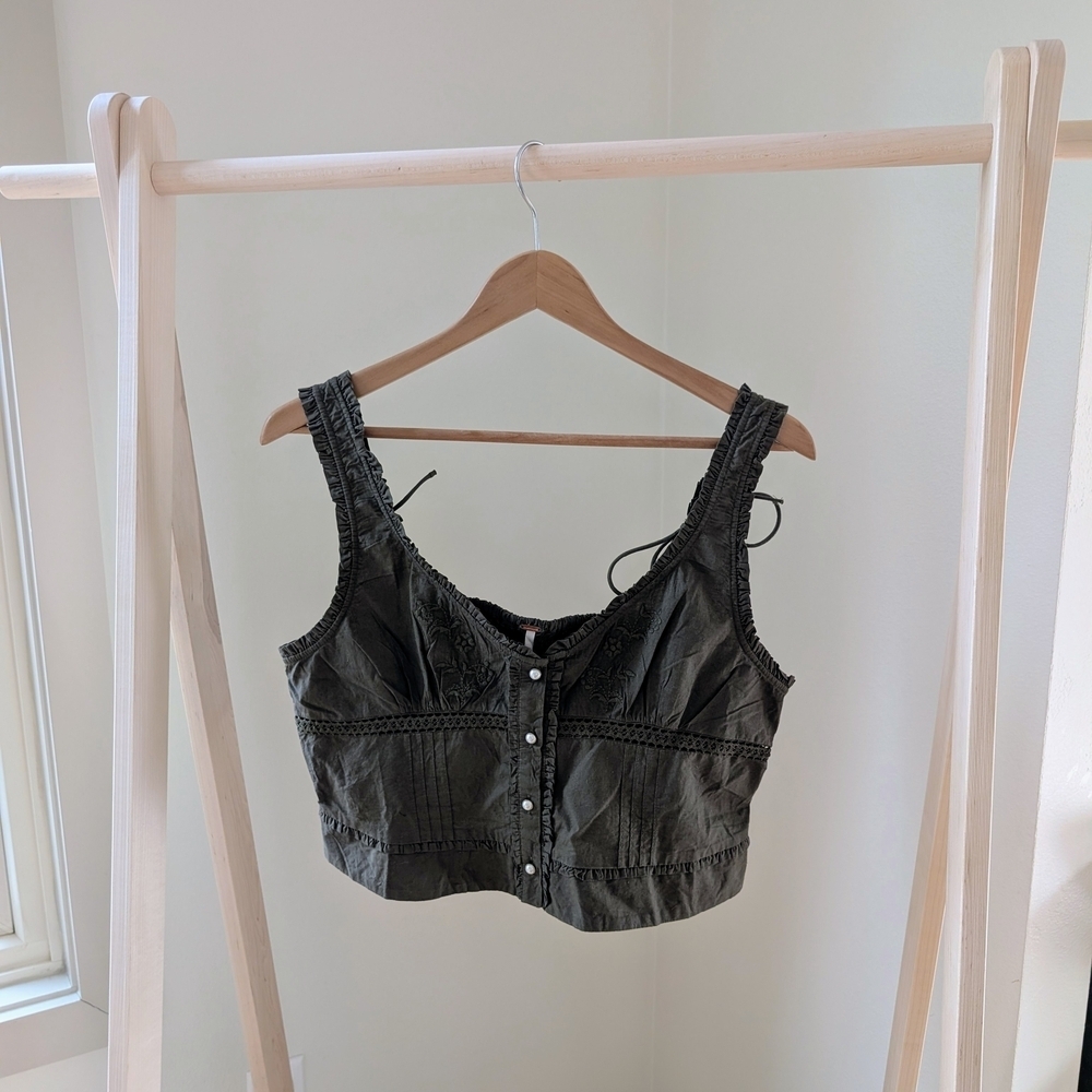 NWT Free People Floral Embroidered Kerry Cropped Tank In Army Green - Picture 3 of 7